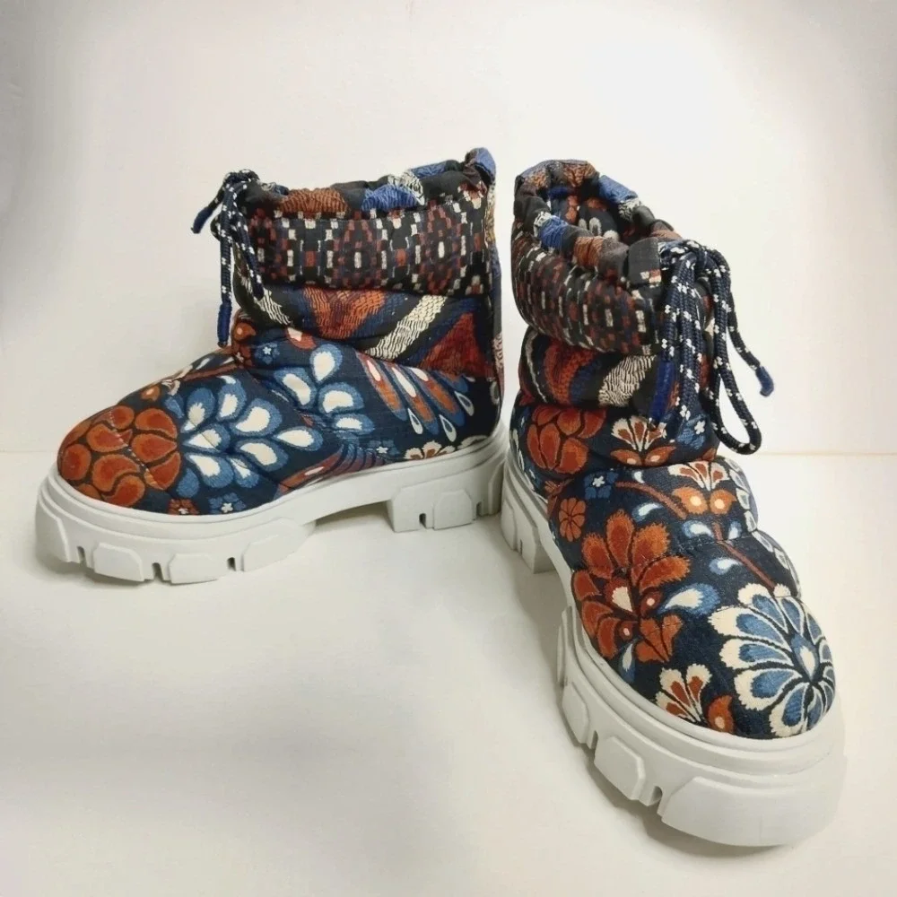 FARM RIO Lug Sole Puffer Bootie Pineapple Flower Women 6.5 Chunky Floral Quilted